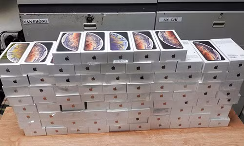 iPhone XS lau chon duong vao qua Noi Bai va Tan Son Nhat