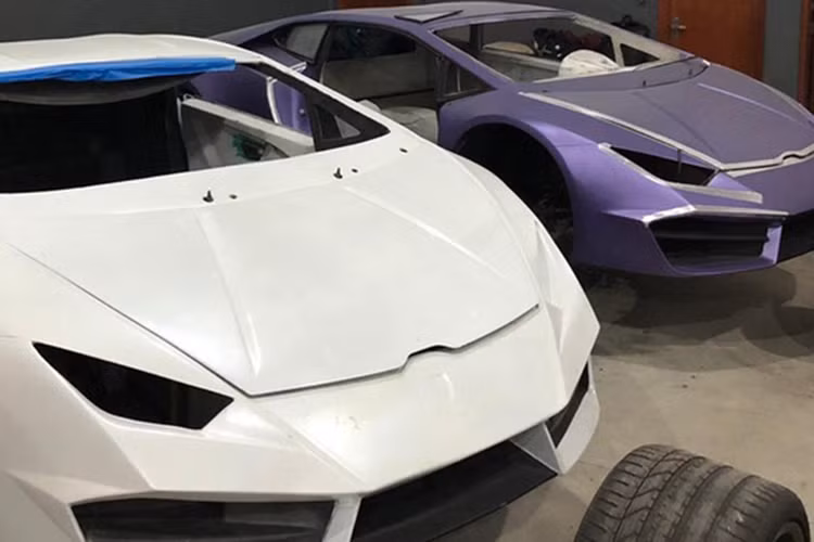 Những siêu xe rởm giá rẻ được bán chỉ từ 180.000 tới 250.000 Reals Brazil tương đương với 50.000 tới gần 70.000 USD theo tỉ giá hiện tại. Xưởng này đã sử dụng những linh kiện siêu xe cũ và các vật liệu kém chất lượng khác, ngoài ra những siêu xe này được đặt hàng riêng.