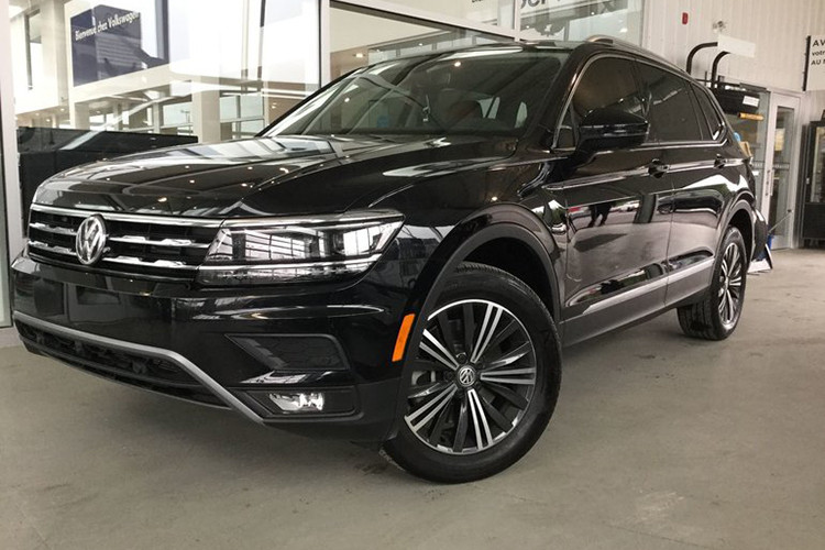 Xe được lắp hệ thống dẫn động 4 bánh toàn thời gian 4Motion cùng trang bị an toàn tiêu chuẩn như ABS, BA, ASR, ESC, Auto-Hold, ECO Start-Stop… Tại thị trường Malaysia, giá Volkswagen Tiguan Allspace khởi điểm từ 149.000 Ringgit (tương đương 763 triệu đồng). Về Việt Nam xe có giá bán ra chính hãng là 1,699 tỷ đồng (đã bao gồm VAT).