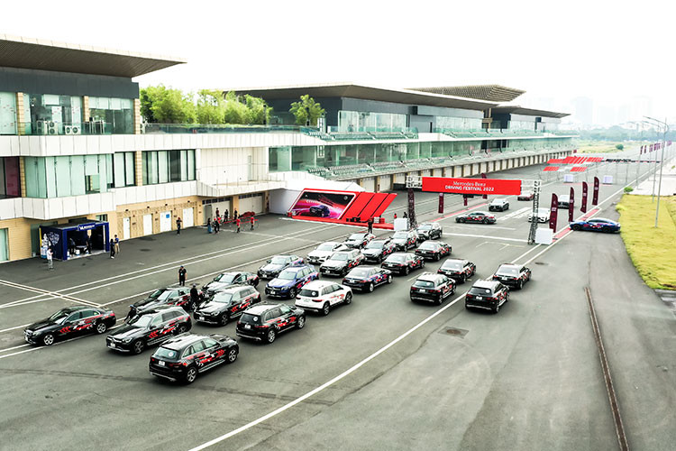 Sự kiện MBDF 2022 được tổ chức từ ngày 21-25/09. Trong đó, buổi lái và trải nghiệm dành riêng cho khách hàng sẽ diễn ra từ ngày 22-25/09. Nhằm mang đến trải nghiệm lái hoàn hảo nhất, sự kiện đã được giới hạn số lượng người tham dự. Dự kiến, mùa MBDF năm 2022 sẽ tạo nên một lễ hội lái xe đặc biệt hoành tráng cho hơn 450 khách hàng.