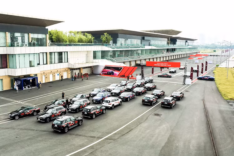 Sự kiện MBDF 2022 được tổ chức từ ngày 21-25/09. Trong đó, buổi lái và trải nghiệm dành riêng cho khách hàng sẽ diễn ra từ ngày 22-25/09. Nhằm mang đến trải nghiệm lái hoàn hảo nhất, sự kiện đã được giới hạn số lượng người tham dự. Dự kiến, mùa MBDF năm 2022 sẽ tạo nên một lễ hội lái xe đặc biệt hoành tráng cho hơn 450 khách hàng.