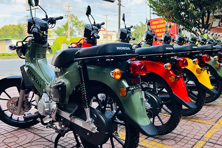 Chiếc xe hướng đến khả năng vận hành tốt trên những địa hình gồ ghề, cùng với ngoại hình độc đáo, toát lên sự khác biệt. Đặc biệt là động cơ dung tích nhỏ nên xe không tốn nhiên liệu, cũng không cần quá nhiều chi phí bảo dưỡng, cách vận hành tương tự các dòng xe số hiện có trên thị trường.