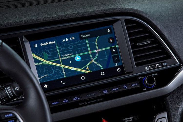 Những trang bị nổi bật của Hyundai Lafesta 2019 bao gồm đèn pha LED, lưới tản nhiệt Cascadring Grille đặc trưng, tay nắm cửa mạ crôm, bộ vành hợp kim 18 inch, cụm đèn hậu LED và 2 ống xả. Ở những bản thấp hơn, Hyundai Lafesta 2019 sẽ đi kèm bộ vành hợp kim 16 hoặc 17 inch.