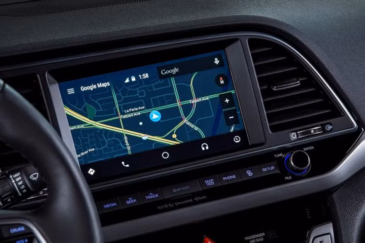 Những trang bị nổi bật của Hyundai Lafesta 2019 bao gồm đèn pha LED, lưới tản nhiệt Cascadring Grille đặc trưng, tay nắm cửa mạ crôm, bộ vành hợp kim 18 inch, cụm đèn hậu LED và 2 ống xả. Ở những bản thấp hơn, Hyundai Lafesta 2019 sẽ đi kèm bộ vành hợp kim 16 hoặc 17 inch.