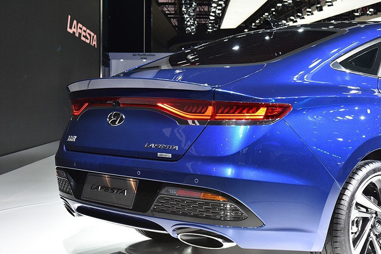 Lafesta 2019 trên thực tế là mẫu xe thương mại đầu tiên được áp dụng ngôn ngữ thiết kế mới nhất của hãng Hyundai, mang tên "Sensuous Sportiness". Ngôn ngữ thiết kế này đã từng lần đầu tiên ra mắt trên mẫu xe concept Hyundai Le Fil Rouge trình làng trong triển lãm Geneva 2018.