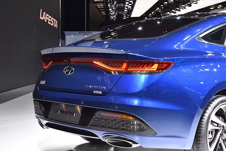 Lafesta 2019 trên thực tế là mẫu xe thương mại đầu tiên được áp dụng ngôn ngữ thiết kế mới nhất của hãng Hyundai, mang tên "Sensuous Sportiness". Ngôn ngữ thiết kế này đã từng lần đầu tiên ra mắt trên mẫu xe concept Hyundai Le Fil Rouge trình làng trong triển lãm Geneva 2018.