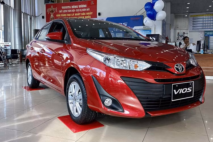 Tháng 1/2020, Toyota Vios bán ra tổng cộng 1.598 xe. Doanh số đó đã đẩy mẫu "xe quốc dân" xuống vị trí số 2 trong bảng xếp hạng 10 mẫu xe bán chạy nhất tại Việt Nam tháng này. Tuy nhiên, theo dự đoán, Toyota Việt Nam sẽ sớm có những động thái kích cầu mới để giúp Vios tái khẳng định vị thế vốn có của mình thay vì liên tiếp để 2 cái tên gồm Mitsubishi Xpander và Hyundai Accent.