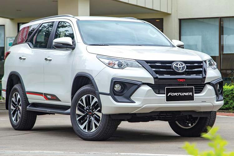 Toyota Fortuner, mẫu SUV từng "làm mưa làm gió" tại thị trường Việt Nam từng xếp hạng từ vị trí số 5 ở tháng 12/2019 bất ngờ tụt xuống vị trí số 8 ở tháng 1/2020. Theo báo cáo của Vama, thị trường chủ yếu của Fortuner hiện nay vẫn là khu vực miền nam với 373 xe bán ra, tiếp sau là miền bắc với 241 xe và cuối cùng là 76 xe của khu vực miền trung.