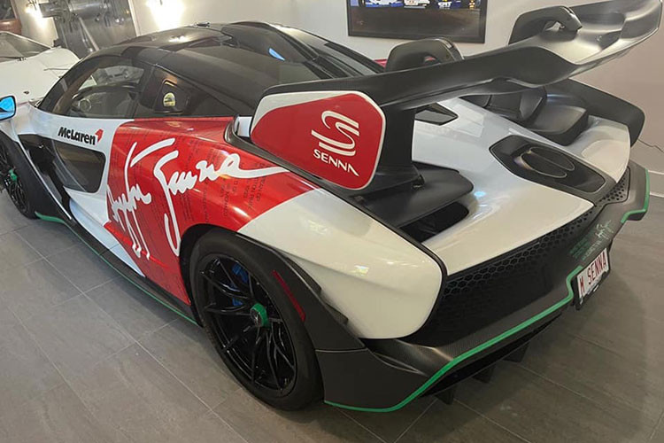 Hiện vẫn chưa rõ đại gia Việt nào đã đặt mua chiếc xe hypercar McLaren Senna đặc biệt này cũng như giá bán về tay, chỉ biết rằng, giá xe McLaren Senna xuất xưởng đã là 1 triệu đô la, tương đương hơn 23 tỷ đồng nhưng chưa bao gồm các tùy chọn đi kèm.