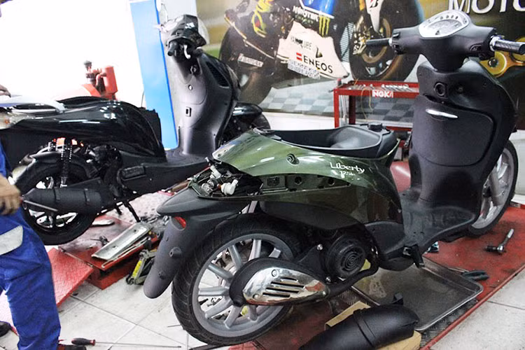 Các thợ sửa xe sẽ tham gia tranh tài tay nghề thợ kỹ thuật tại ngày hội Scooter Festival 2015.