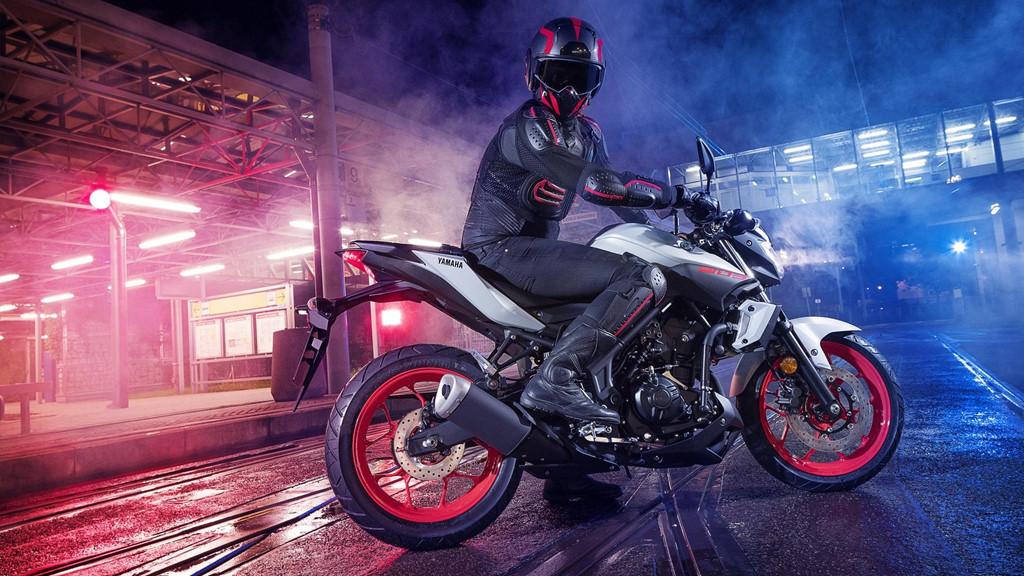 Yamaha MT-03 - 139 triệu đồng: Mẫu naked bike này sử dụng chung động cơ với người anh YZF-R3 nhưng đã được cải tiến giúp xe mượt mà hơn. Mặc dù có giá bán ngang với YZF-R3 nhưng MT-03 có thêm trang bị chống bó cứng phanh ABS trên bánh trước, đây là một trang bị cần thiết đối với các mẫu xe môtô thể thao. Ảnh: Yamaha.