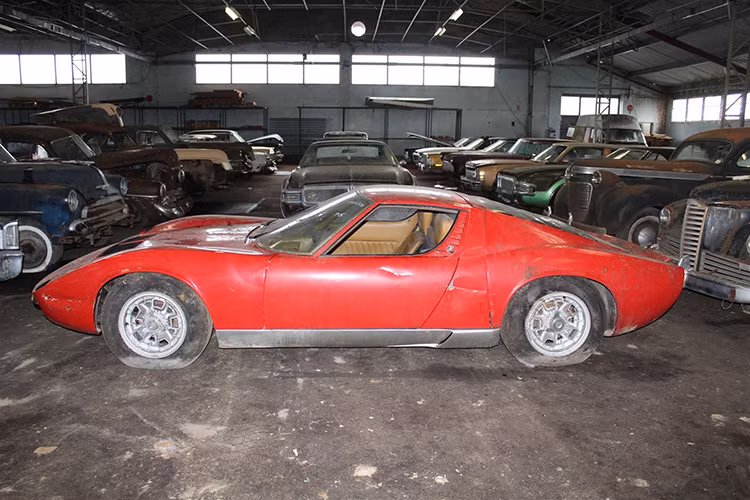 Vào hôm 20/1/2019 vừa qua, bộ sưu tập xe cổ này đã được công ty Interencheres đem ra bán đấu giá tại Tarbes, Pháp. Dù không còn nguyên vẹn và đã chạy gần 80.000 km, chiếc Lamborghini Miura này vẫn được định giá 560.000 Euro (khoảng 636.000 USD).