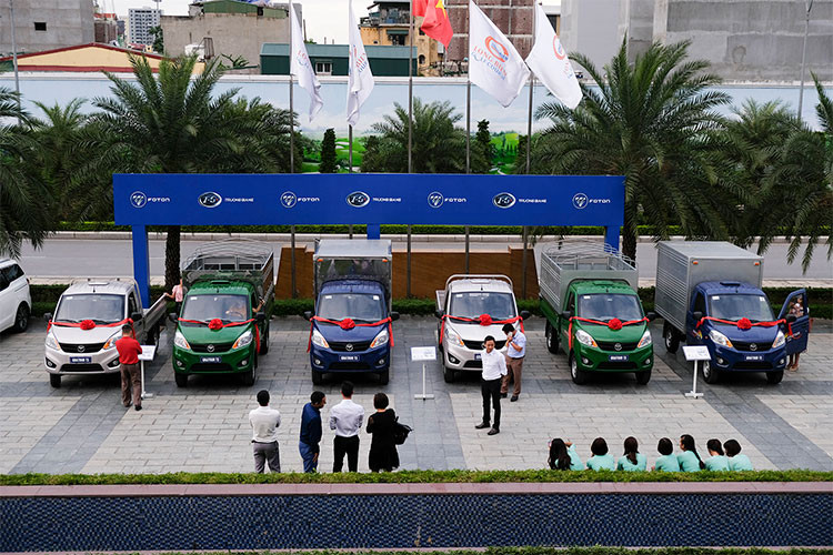 Tại thị trường xe tải Việt Nam, mức giá khởi điểm đề xuất của mẫu xe tải Gratour T3 dao động từ khoàng 225 đến 230 triệu đồng, thay đổi tùy vào cấu hình thùng sau và phiên bản động cơ khác nhau. Xe được bảo hành 3 năm hoặc 100,000 km đối với khung phụ, vỏ cầu sau và thân máy.