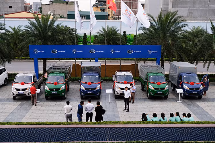 Tại thị trường xe tải Việt Nam, mức giá khởi điểm đề xuất của mẫu xe tải Gratour T3 dao động từ khoàng 225 đến 230 triệu đồng, thay đổi tùy vào cấu hình thùng sau và phiên bản động cơ khác nhau. Xe được bảo hành 3 năm hoặc 100,000 km đối với khung phụ, vỏ cầu sau và thân máy.