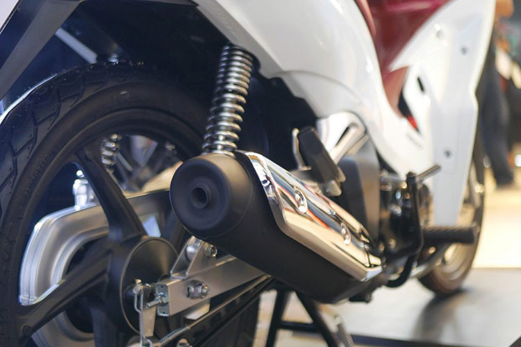 Honda Wave 125i 2018 tại Thái Lan sử dụng động cơ có tỉ số nén 9:3:1, xi-lanh đơn, dung tích 125cc, làm mát bằng chất lỏng, phun xăng điện tử kết hợp với hộp số tròn 4 cấp truyền thống. Động cơ xe đã được nâng cấp hệ thống phun xăng điện tử lên phiên bản 5.5, tăng cường khả năng cải thiện mức tiêu hao nhiêu liệu.