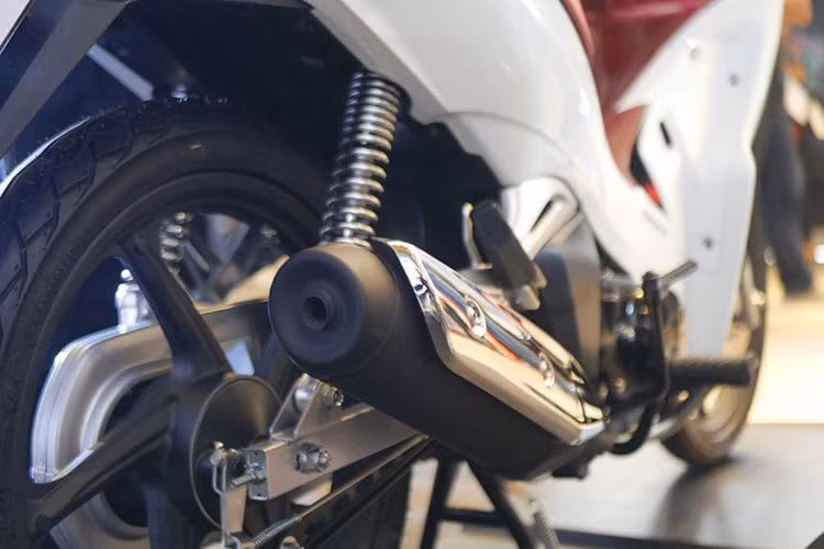 Honda Wave 125i 2018 tại Thái Lan sử dụng động cơ có tỉ số nén 9:3:1, xi-lanh đơn, dung tích 125cc, làm mát bằng chất lỏng, phun xăng điện tử kết hợp với hộp số tròn 4 cấp truyền thống. Động cơ xe đã được nâng cấp hệ thống phun xăng điện tử lên phiên bản 5.5, tăng cường khả năng cải thiện mức tiêu hao nhiêu liệu.