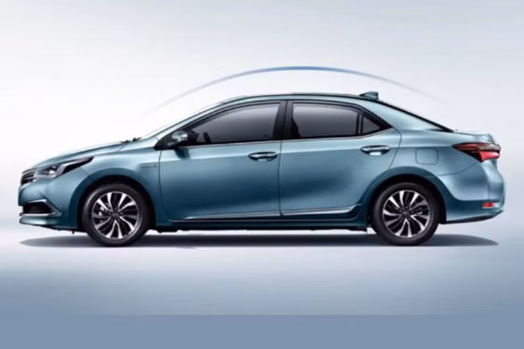 Dự báo, mẫu sedan Toyota Corolla mới này sẽ sở hữu nhiều tính năng an toàn và dùng hệ thống thông tin giải trí mới nhất của Nhật Bản. Chưa rõ khi nào mẫu xe này sẽ được bán ra thị trường. Giá cả cũng chưa được công bố, tuy nhiên chúng ta có thể chờ đến 25/11 này.