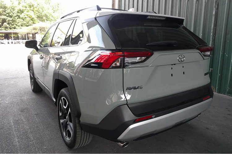 Dự đoán, chiếc Toyota RAV4 2019 về Việt Nam sử dụng động cơ xăng Dynamic Force 4 xi-lanh, dung tích 2,5 lít, sản sinh công suất tối đa 203 mã lực và mô-men xoắn cực đại 249 Nm. Sức mạnh được truyền tới cả 4 bánh thông qua hộp số tự động 8 cấp Direct Shift.