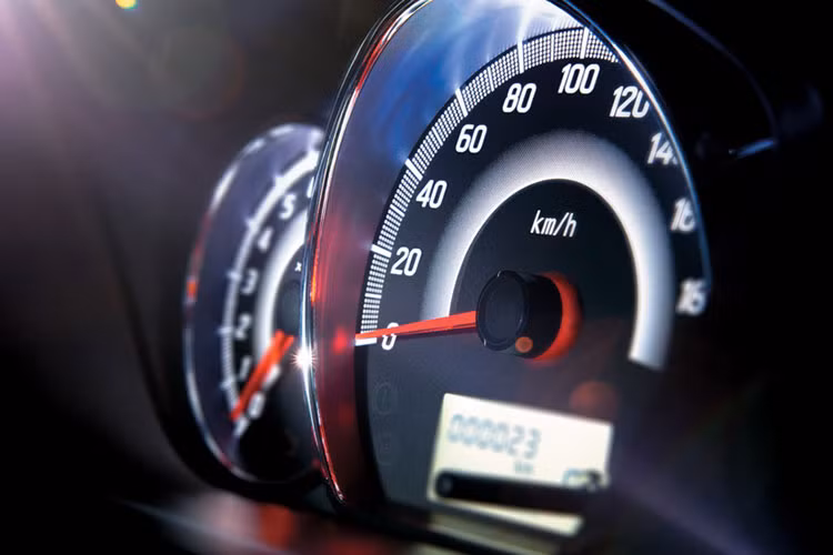 Trên phiên bản nâng cấp mới này, Mirage vẫn sử dụng động cơ MIVEC 1.2 lít có công suất 78 mã lực và hộp số vô cấp CVT INVECS III.