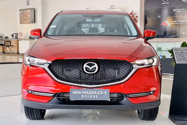 So với 1.365 xe bán ra trong tháng 3, Mazda CX-5 tăng gần 500 xe so với tháng trước. Điều này giúp CX-5 tăng 1 bậc so với tháng trước và đứng ở vị trí thứ 6 trong top 10 với 1.843 xe bán ra trong tháng 4. Mazda CX-5 hiện có tới 7 phiên bản lắp ráp trong nước với giá bán từ 839 triệu đến 1,059 tỷ đồng.