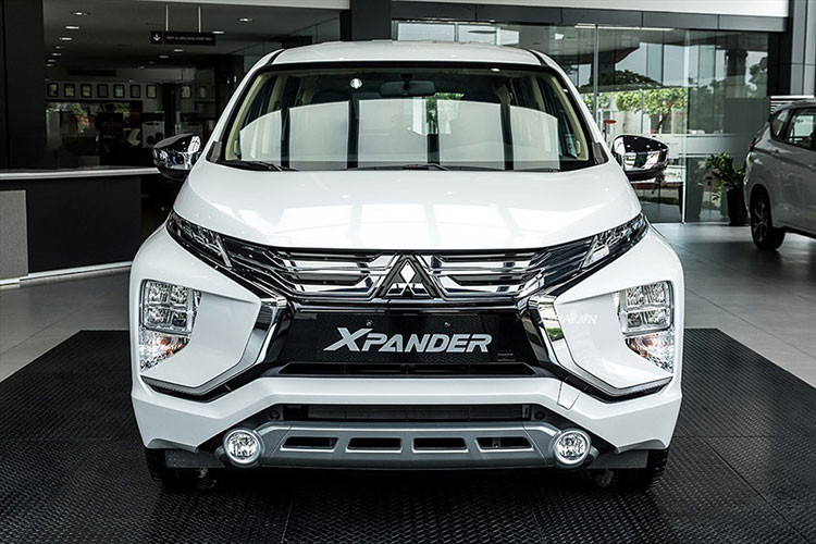 Bất chấp sự xuất hiện của bộ đôi Toyota Avanza Premio và Veloz Cross... Mitsubishi Xpander vẫn là mẫu MPV phổ thông 5+2 chỗ ngồi hút khách nhất Việt Nam. Doanh số bán mẫu xe này trong tháng 4 đạt 1.652 xe. Theo một số nguồn tin bản nâng cấp mới Mitsubishi Xpander sẽ được ra mắt vào tháng 6 tới đây. 