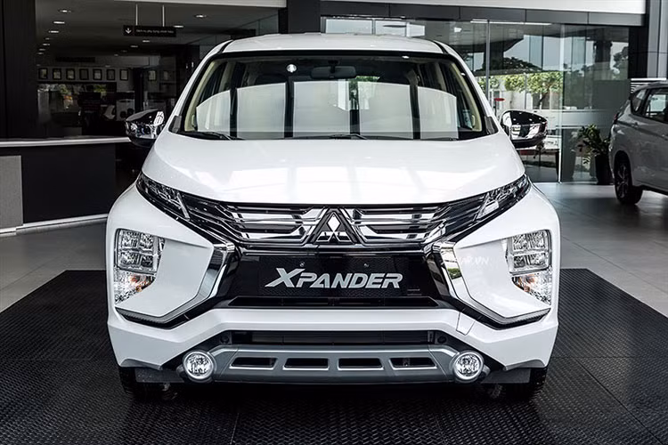 Bất chấp sự xuất hiện của bộ đôi Toyota Avanza Premio và Veloz Cross... Mitsubishi Xpander vẫn là mẫu MPV phổ thông 5+2 chỗ ngồi hút khách nhất Việt Nam. Doanh số bán mẫu xe này trong tháng 4 đạt 1.652 xe. Theo một số nguồn tin bản nâng cấp mới Mitsubishi Xpander sẽ được ra mắt vào tháng 6 tới đây. 