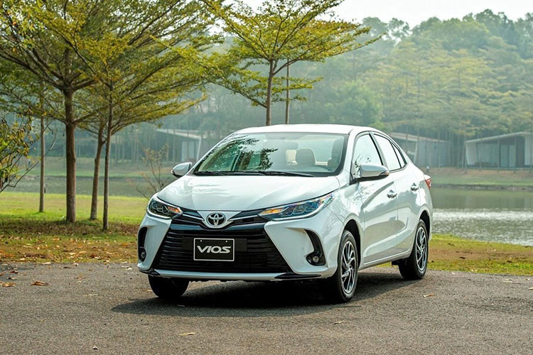 Với doanh số trong tháng 4/2022 là 2.522 xe bán ra, tăng gần 300 xe so với tháng trước, kết quả này đã giúp Vios tăng 1 bậc trong bảng xếp hạng nhưng vẫn xếp sau đối thủ Honda City. Hiện, Toyota Vios lắp ráp Việt Nam với tổng cộng 6 phiên bản, tăng 1 phiên bản đặc biệt (Vios GR-S) so với trước đây.
