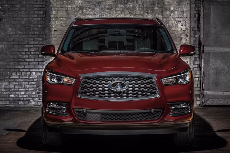 Nội thất của xe sẽ được trang trí bằng gỗ màu đen cao cấp và tấm lót sàn màu đen, sang trọng và cao cấp hơn phiên bản thường từng xuất hiện.