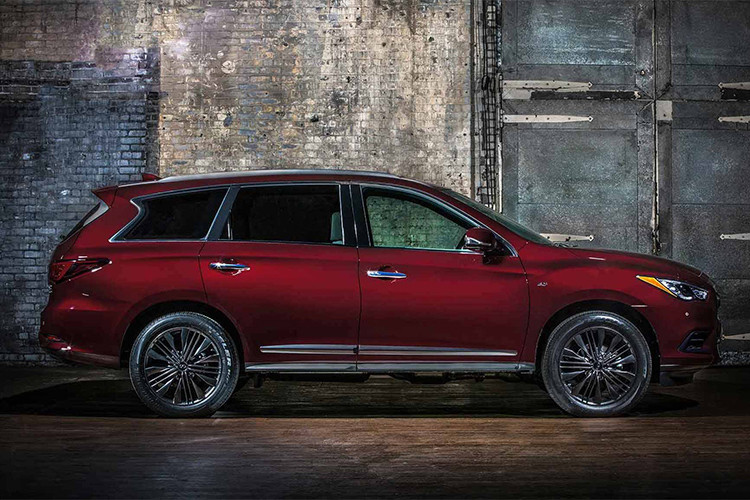 Đối với chiếc xe sang QX60 mới phiên bản Limited, Infiniti đã thêm một số các chi tiết chrome tối màu vào thân xe như: Cụm lưới tản nhiệt, xung quanh đèn sương mù, phần dưới cản sau sơn đen, xe được trang bị thêm bộ mâm đa chấu mới có kích thước 20 inch...