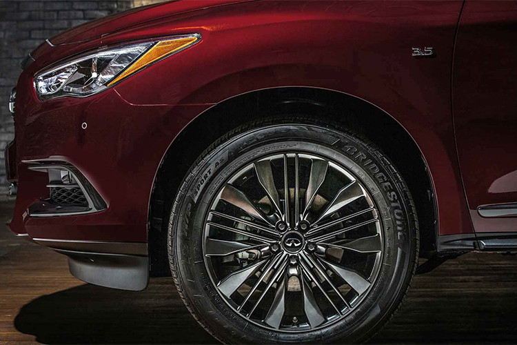 Do không có thay đổi hệ thống truyền động cho phiên bản sản xuất giới hạn này, nên mẫu xe Infiniti QX60 Limited sẽ vẫn sử dụng động cơ V6 3,5 lít với công suất 295 mã lực và mô-men xoắn cực đại 366Nm.