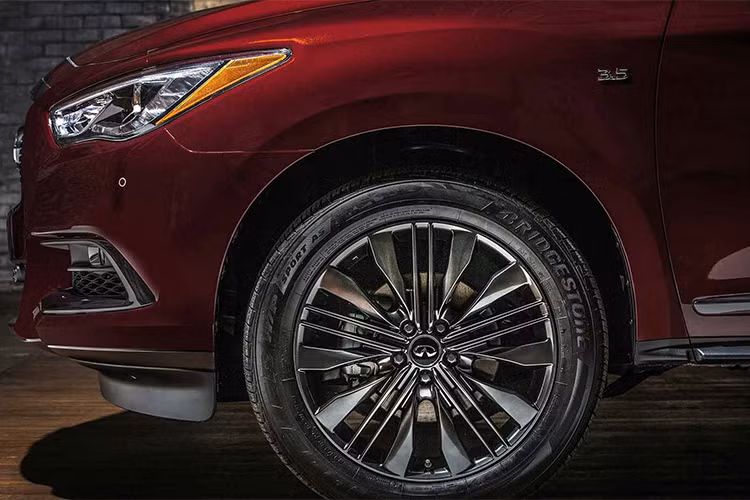 Do không có thay đổi hệ thống truyền động cho phiên bản sản xuất giới hạn này, nên mẫu xe Infiniti QX60 Limited sẽ vẫn sử dụng động cơ V6 3,5 lít với công suất 295 mã lực và mô-men xoắn cực đại 366Nm.