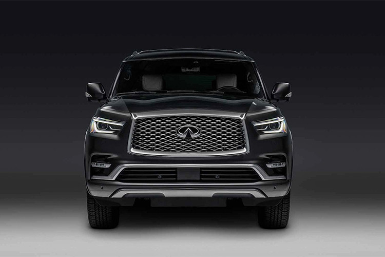 Các chi tiết khác của Infiniti QX80 Limited 2019 có những điểm nhấn như bộ la-zăng hợp kim nhôm màu tối kích cỡ 22 inch, ốp bậc cửa bằng thép không gỉ, các chi tiết ngoại thất màu satin và cản trước/sau khác biệt.