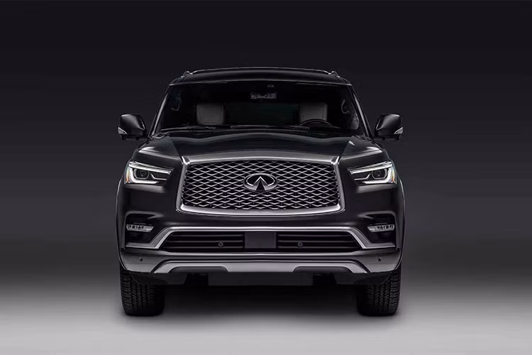 Các chi tiết khác của Infiniti QX80 Limited 2019 có những điểm nhấn như bộ la-zăng hợp kim nhôm màu tối kích cỡ 22 inch, ốp bậc cửa bằng thép không gỉ, các chi tiết ngoại thất màu satin và cản trước/sau khác biệt.