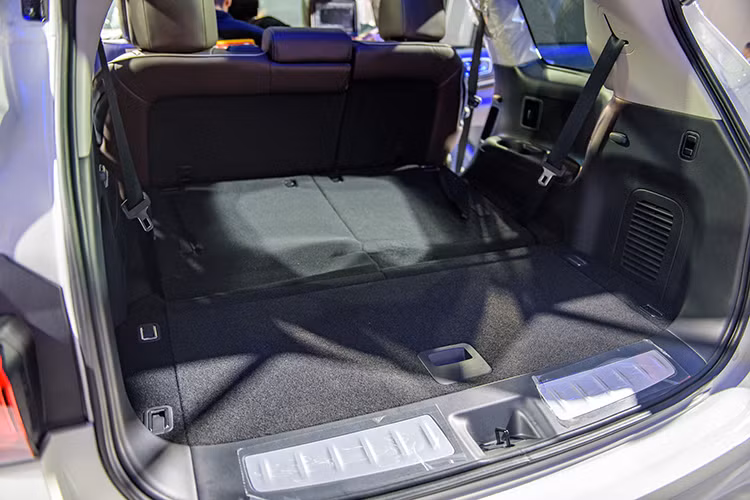 QX60 mất 8,4 giây để tăng tốc 0-100km/h và vận tốc tối đa 190km/h. Bộ điều khiển chế độ lái Infiniti Drive Mode cho phép người lái lựa chọn giữa các chế độ "Tiêu chuẩn", "Thể thao", "Đường tuyết" hay "Tiết kiệm".