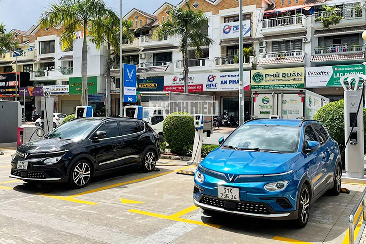 Oto dien VinFast duoc mien phi sac pin va gui xe tu ngay 1/7/2024-Hinh-3