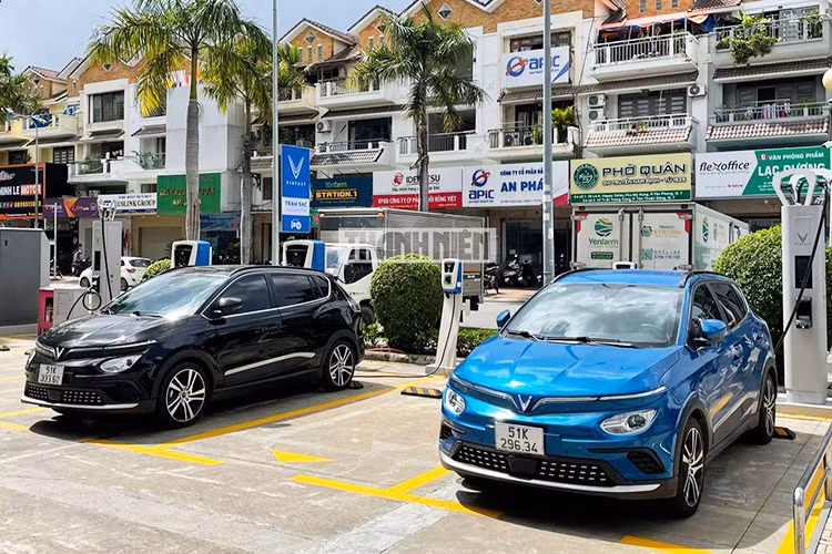 Oto dien VinFast duoc mien phi sac pin va gui xe tu ngay 1/7/2024-Hinh-3