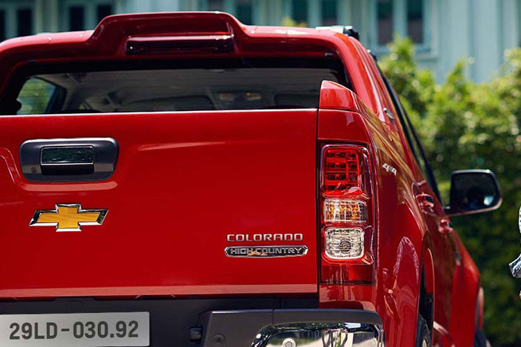 So với động cơ Duramax 2.8L có công suất 197 mã lực cùng mô-men xoắn 500 Nm, động cơ 2.5L VGT yếu hơn một chút khi chỉ có công suất 180 mã lực và mô-men xoắn 440 Nm. Thế nhưng khi so với động cơ Duramax 2.5L thông thường có công suất 161 mã lực và mô-men xoắn 380 Nm thì rõ ràng động cơ 2.5L VGT vượt trội hơn hẳn.