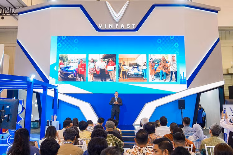 Vinfast VF5 tu 345 trieu dong da den tay khach hang Indonesia