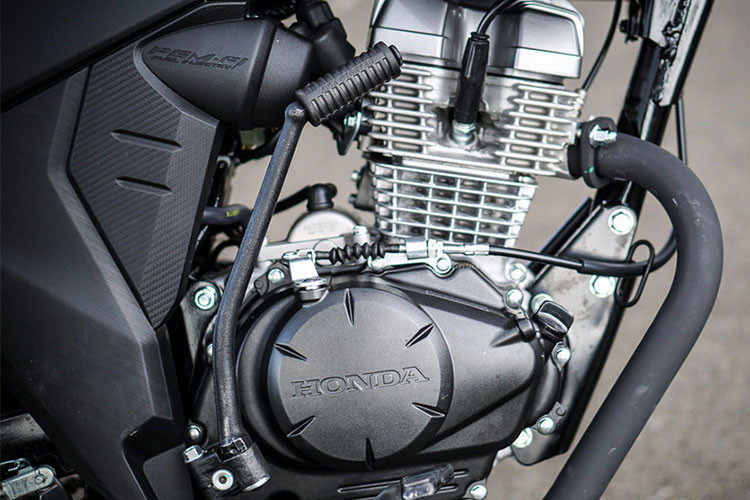 Xe được trang bị động cơ dung tích 149,15cc trục cam đơn SOHC, sử dụng hệ thống phun xăng điện tử (PGM-FI) làm mát bằng không khí. Động cơ cho công suất tối đa 13,4 mã lực tại vòng tua 8.500 vòng/phút và mô-men xoắn cực đại đạt 12,73 Nm tại 6.000 vòng/phút. Tỉ số nén 9,5:1, đường kính piston 57mm (trái 57); sử dụng hộp số 5 cấp.