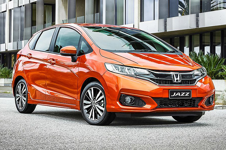 Trong tháng 4/2020, Honda Việt Nam chỉ bán ra 3 xe Jazz tại thị trường Việt và cộng dồn 4 tháng đầu năm chỉ đạt 73 xe được bàn giao tới khách hàng. Phân khúc hatchback hạng B ở thời điểm hiện tại không còn được người Việt ưu ái cũng là một phần nguyên nhân khiến mẫu xe này có lượng tiêu thụ cực kỳ “khiêm tốn” trên thị trường. Xe đang được bán tại Việt Nam với 3 phiên bản, giá dao động từ 544-624 triệu đồng.
