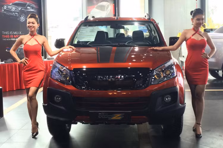 Trong tháng 4/2020, chỉ có 7 xe Isuzu D-Max được bàn giao tới khách hàng và cộng dồn đạt 68 xe bán ra trong 4 tháng đầu năm. Đây cũng là mẫu xe ôtô kém thu hút nhất trong phân khúc bán tải tại Việt Nam dù có mức giá bán khá hấp dẫn. Xe được nhập khẩu và phân phối tại Việt Nam với 4 phiên bản và có dao động từ 650-820 triệu đồng.