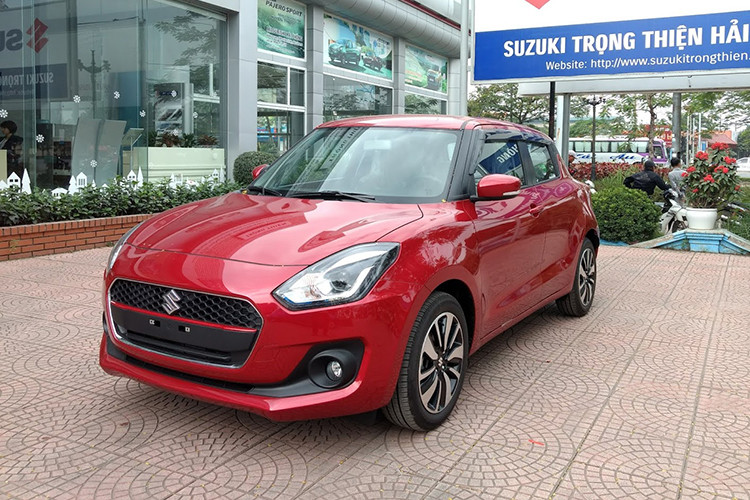 Lượng xe Suzuki Swift bán ra tháng 4/2020 chỉ đạt 4 xe và cộng dồn 4 tháng đầu năm đạt 6 xe. Doanh số bán lẹt đẹt, thậm chí có tháng không bán được chiếc nào đã khiến Swift chưa bao giờ thoát khỏi bảng xếp hạng xe bán “ế” tại thị trường Việt. Đối thủ của Swift bao gồm Mitsubishi Mirage hay Honda Jazz hiện cũng đang chịu chung cảnh bán “ế” tương tự. Hiện tại, Suzuki Swift có giá bán tương ứng 499 và 549 triệu đồng.