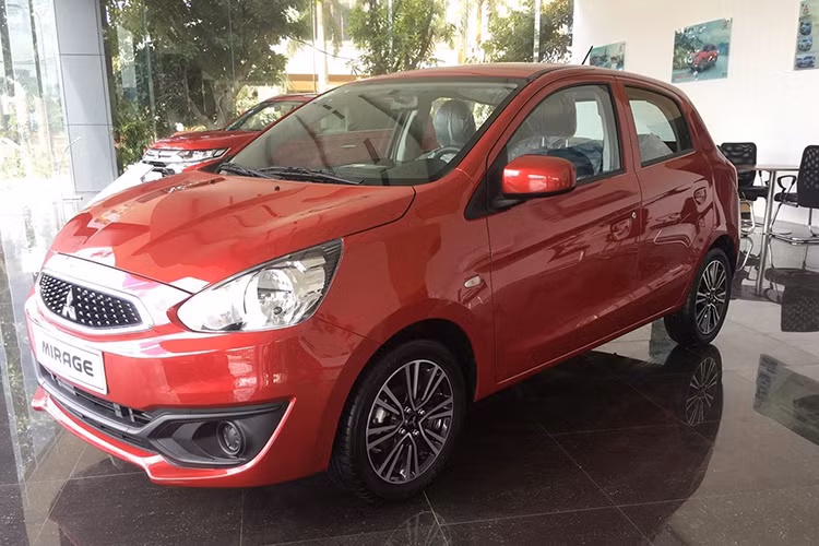 Kết thúc tháng 4, doanh số Mitsubishi Mirage chỉ đạt 16 xe, cộng dồn 4 tháng đầu năm đạt 113 xe bàn giao tới khách hàng. Xe đang được bán tại Việt Nam với 3 phiên bản có giá từ 380,5-450,5 triệu đồng. Hiện tại, Mitsubishi Việt Nam vẫn tiếp tục triển khai ưu đãi dành cho khách hàng mua xe Mirage trong tháng 5, bao gồm ưu đãi tiền mặt từ 20-30 triệu đồng và quà tặng phiếu ưu đãi nhiên liệu.
