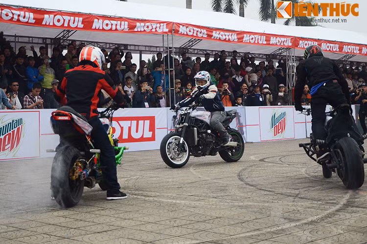 Có thể thấy, hoạt động biểu diễn Stunt đã ngày càng lan tỏa trong cộng đồng các bạn trẻ và trở thành một phong trào hoạt động thể thao bổ ích, thú vị. Trong ngày hội Motul Stunt Fest 2016, khán giả Hà thành đã có dịp mãn nhãn khi chứng kiến màn biểu diễn của các stunter quốc tế.