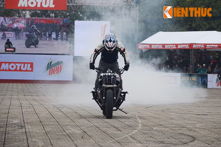 Hiroyuki Ogawa là stunter Châu Á duy nhất trong bộ 3 quốc tế có mặt ở vòng chung kết Motul Stunt Fest 2016 tại Hà Nội, anh cũng là một stunter nổi tiếng với những kỹ thuật điêu luyện và có nhiều thành tích cao trên Thế giới.