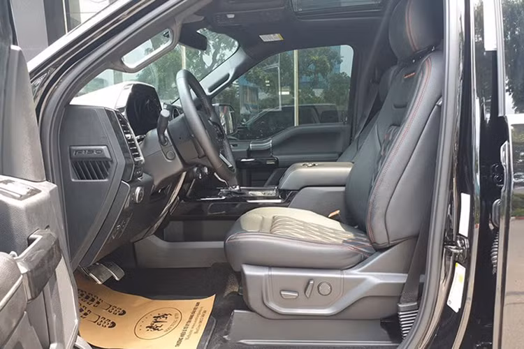 Tương tự bản xem trước ra mắt trong năm 2018, phiên bản F-150 đặc biệt này cũng được trang bị hệ thống treo của BDS và giảm xóc của Fox. F-150 Harley-Davidson 2019 được cho là lấy cảm hứng từ những chiếc mô tô Fat Boy và CVO, và phiên bản Harley-Davidson chỉ có thể được đặt hàng dưới dạng SuperCrew.