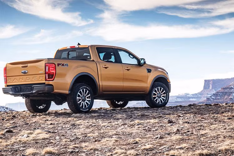 Dù ở bản trang bị nào, Ford Ranger 2019 tại Mỹ cũng dùng động cơ xăng EcoBoost 4 xi-lanh, dung tích 2,3 lít. Hiện hãng Ford chưa công bố thông số của động cơ này. Ngoài ra, hệ dẫn động 4 bánh sẽ được trang bị tùy chọn cho Ford Ranger 2019 với giá từ 4.000 - 4.160 USD, tùy bản.
