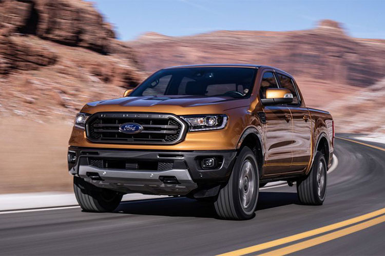 Tại Việt Nam, Ford Ranger 2019 được cho là sẽ có 8 bản trang bị, bao gồm XL 2.2L MT 4x4, XLS MT, XLS AT, XLT MT 4x4, XLT AT 4x4, XLT AT 4x2 2.0L, Wildtrak 4x2 2.0L và Wildtrak 4x4 2.0L. Hiện giá bán của Ford Ranger 2018 tại Việt Nam vẫn chưa chính thức được công bố. Trong khi đó, giá tạm tính mà một số đại lý đưa ra cho mẫu xe bán tải này sẽ dao động từ 619 - 915 triệu đồng.