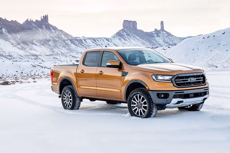 Mẫu xe bán tải Ford Ranger 2019 vừa niêm yết tại thị trường Mỹ có giá cao hơn đáng kể so với những đối thủ cùng phân khúc như Chevrolet Colorado, GMC Canyon và Nissan Frontier. Cụ thể, Ford Ranger 2019 có giá khởi điểm 24.300 USD (khoảng 566 triệu đồng).