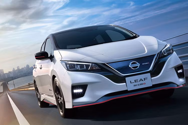  Xe điện Nissan Leaf có doanh số bán chạy nhất châu Âu trong năm vừa qua. Mới đây hãng xe hơi Nhật Bản đã công bố việc bán ra phiên bản Nismo mới của dòng xe này dành riêng cho thị trường Nhật.